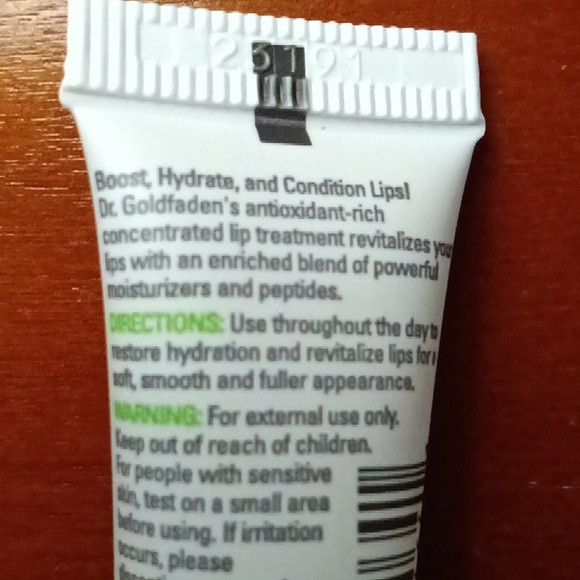 GOLDFADEN MD. 👄 LIPS 👄 - Picture 3 of 4